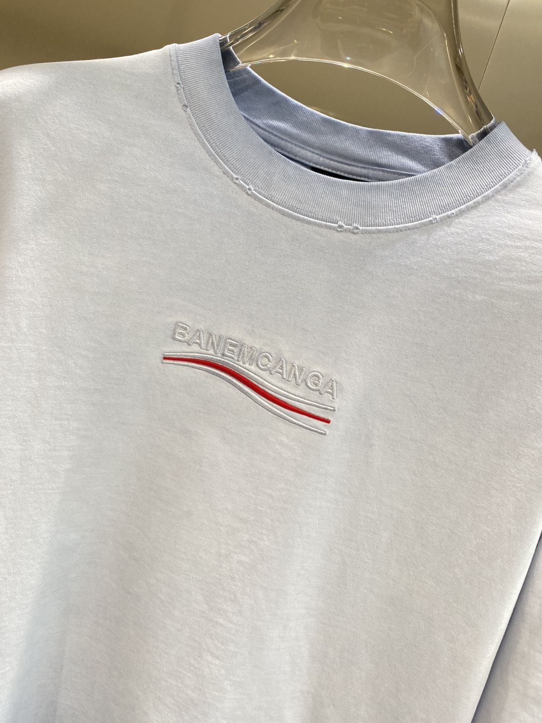 《𝙉𝙚𝙬🤍🖤巴黎家》2025ss长袖t恤 定制全棉双纱紧密爽滑面料，布面干净，布纹清晰，手感非常细腻 紧