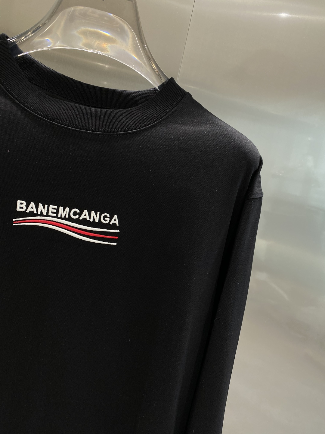 《𝙉𝙚𝙬🤍🖤巴黎家》2025ss长袖t恤 定制全棉双纱紧密爽滑面料，布面干净，布纹清晰，手感非常细腻 紧