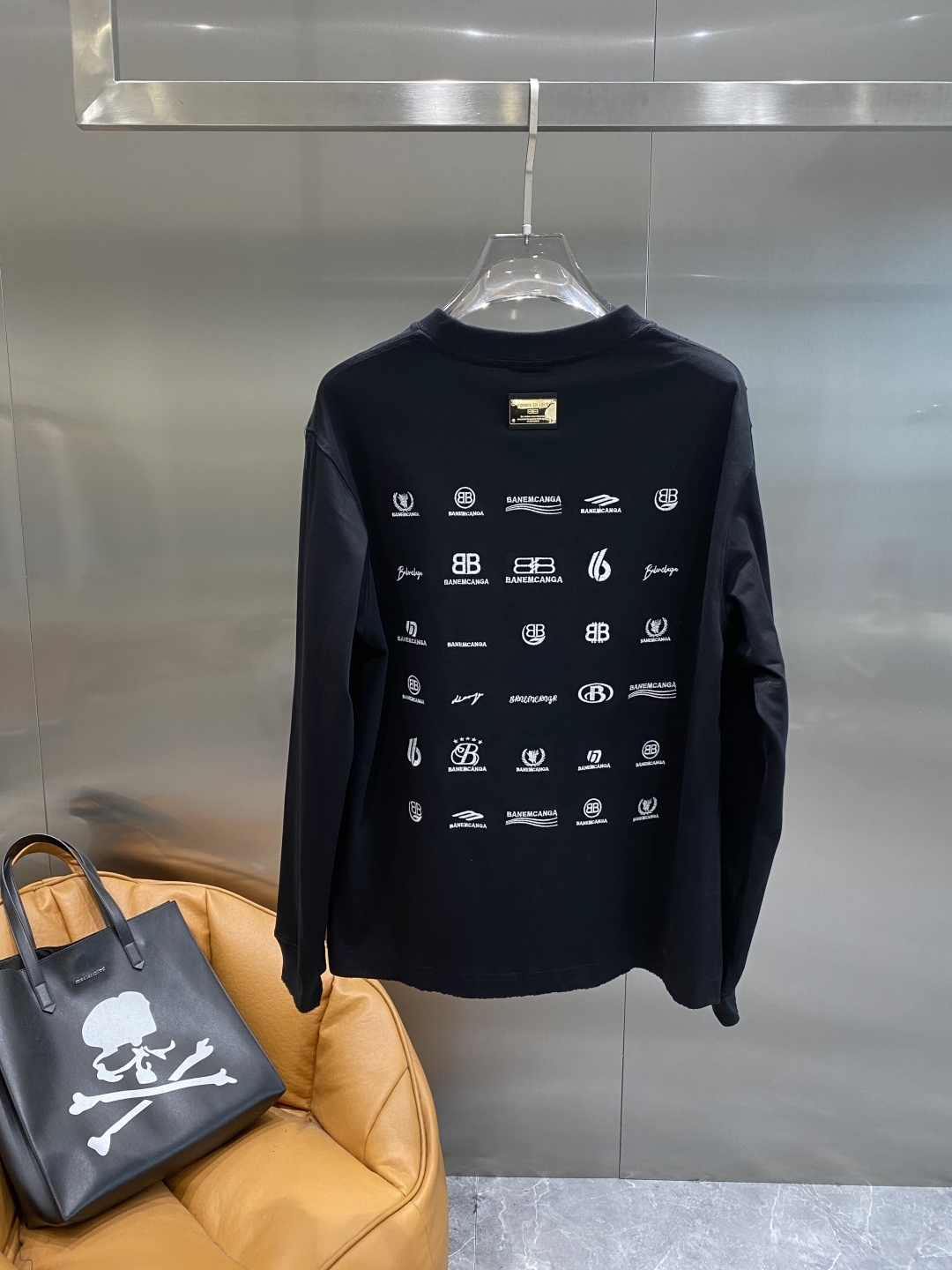 《𝙉𝙚𝙬🤍🖤巴黎家》2025ss长袖t恤 定制全棉双纱紧密爽滑面料，布面干净，布纹清晰，手感非常细腻 紧