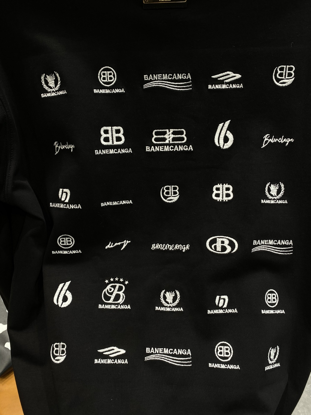 《𝙉𝙚𝙬🤍🖤巴黎家》2025ss长袖t恤 定制全棉双纱紧密爽滑面料，布面干净，布纹清晰，手感非常细腻 紧