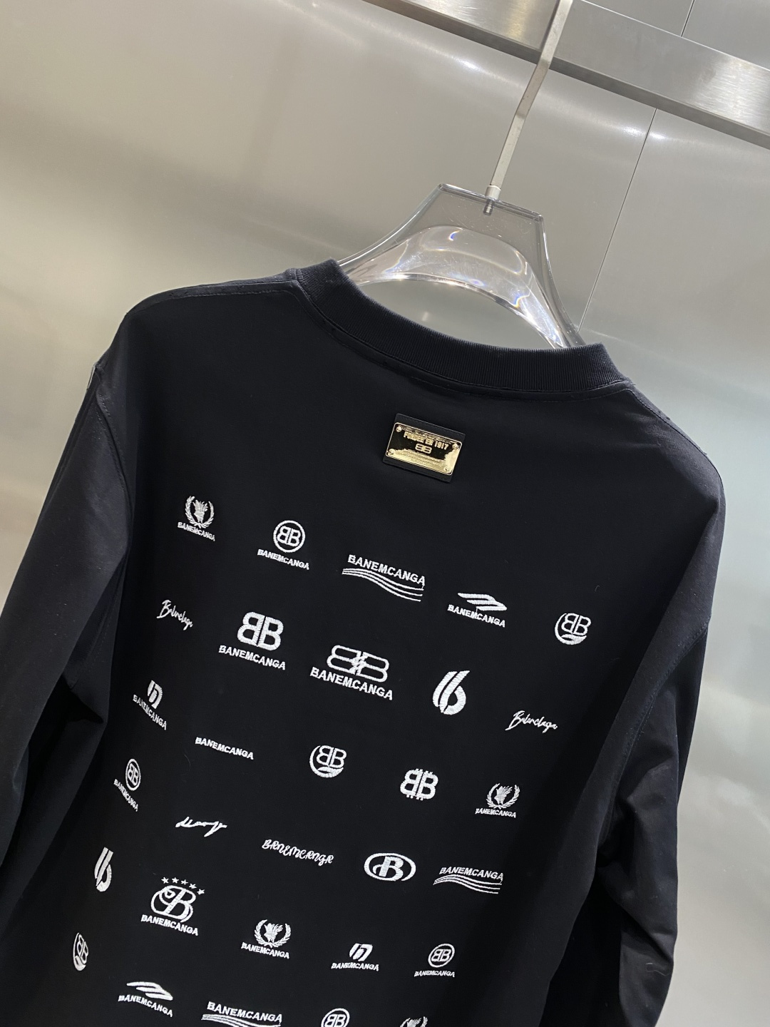 《𝙉𝙚𝙬🤍🖤巴黎家》2025ss长袖t恤 定制全棉双纱紧密爽滑面料，布面干净，布纹清晰，手感非常细腻 紧