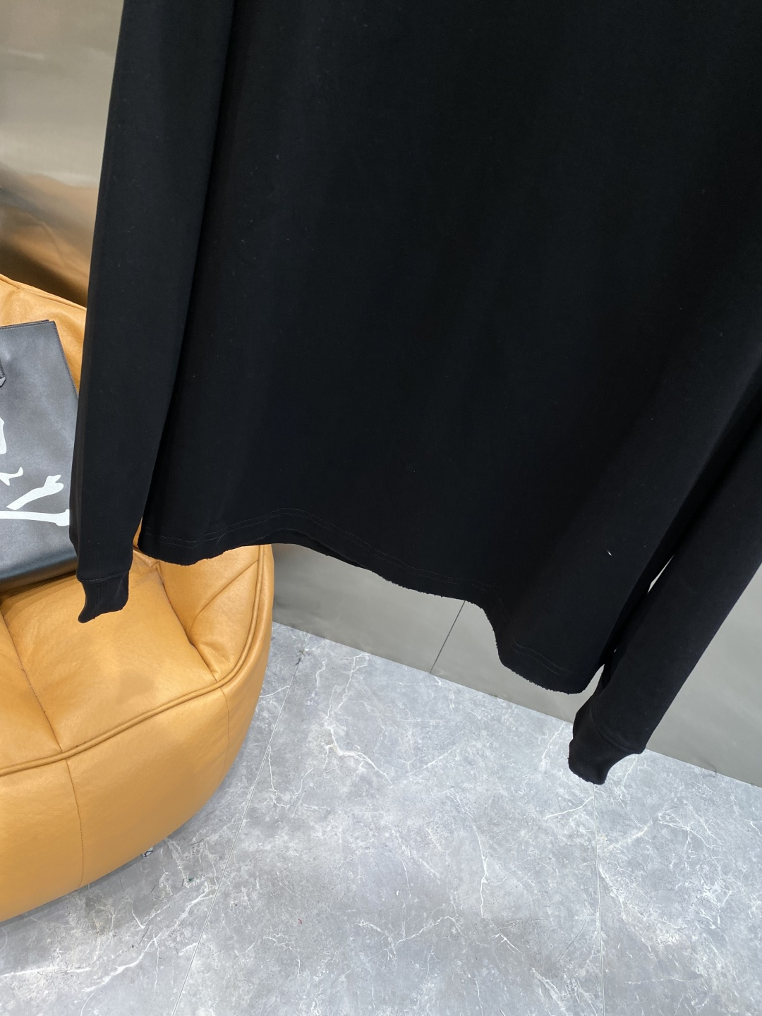 《𝙉𝙚𝙬🤍🖤巴黎家》2025ss长袖t恤 定制全棉双纱紧密爽滑面料，布面干净，布纹清晰，手感非常细腻 紧