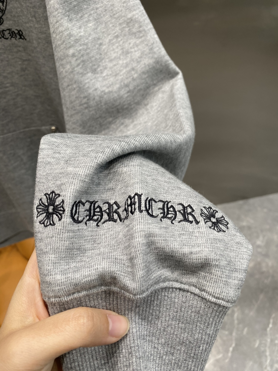 《𝙉𝙚𝙬🤍🖤罗家》2025最新卫衣，独家发售！原版复刻，独家设计，超强工艺！极其奢华！版型超赞！尺码 M