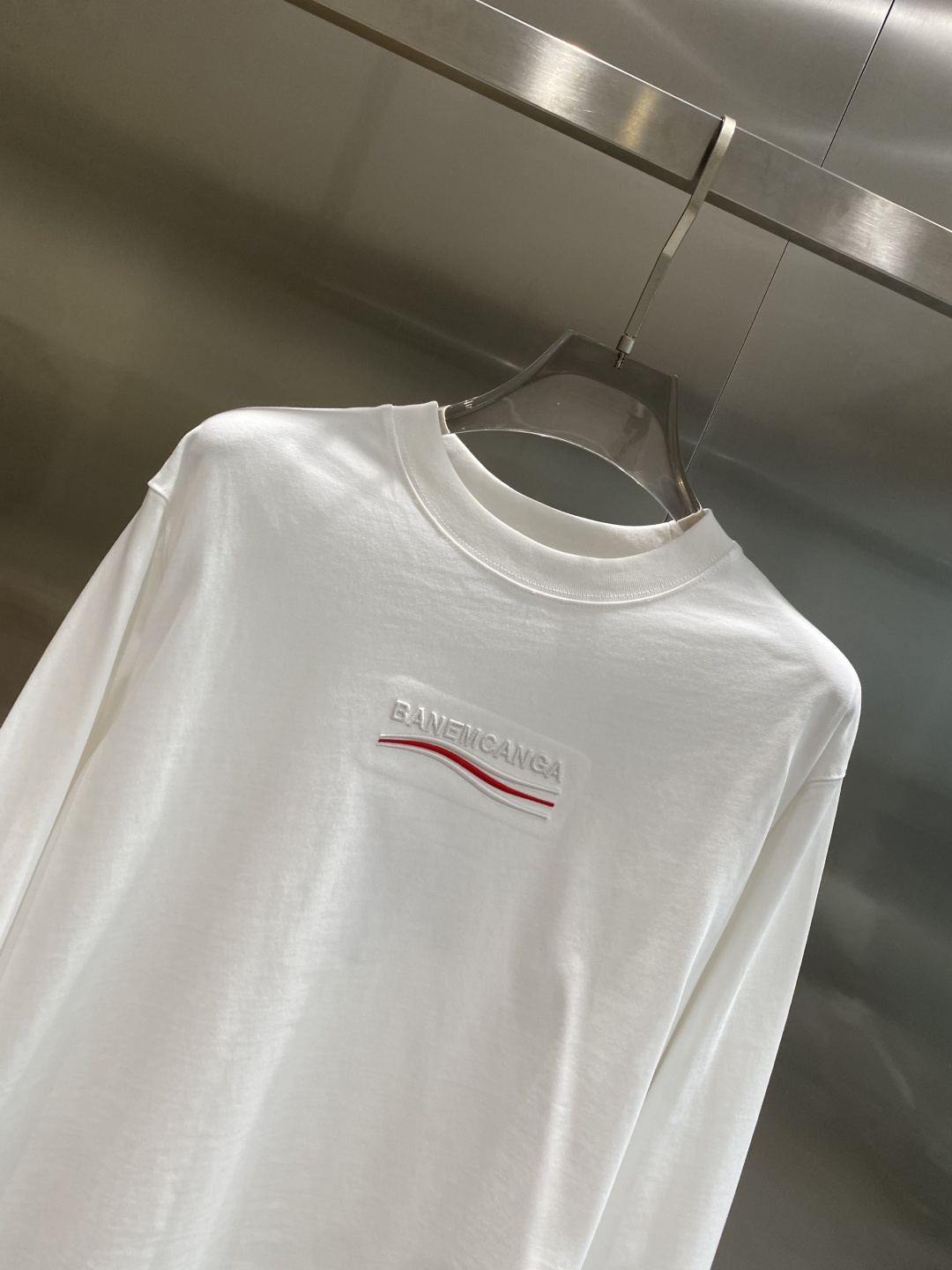 《𝙉𝙚𝙬🤍🖤巴黎家》2025ss长袖t恤 定制全棉双纱紧密爽滑面料，布面干净，布纹清晰，手感非常细腻 紧