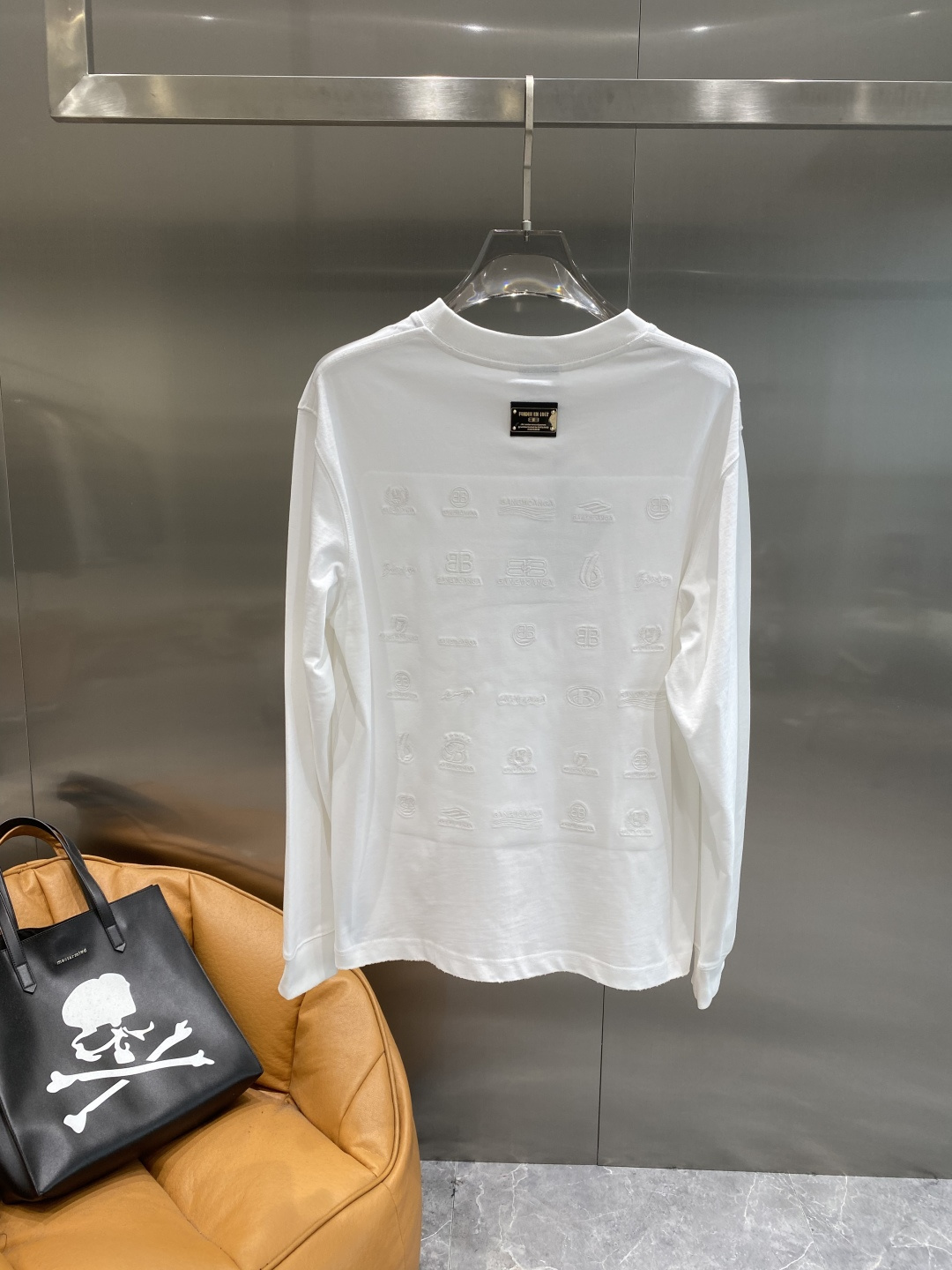 《𝙉𝙚𝙬🤍🖤巴黎家》2025ss长袖t恤 定制全棉双纱紧密爽滑面料，布面干净，布纹清晰，手感非常细腻 紧