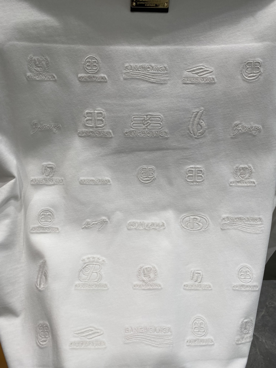 《𝙉𝙚𝙬🤍🖤巴黎家》2025ss长袖t恤 定制全棉双纱紧密爽滑面料，布面干净，布纹清晰，手感非常细腻 紧