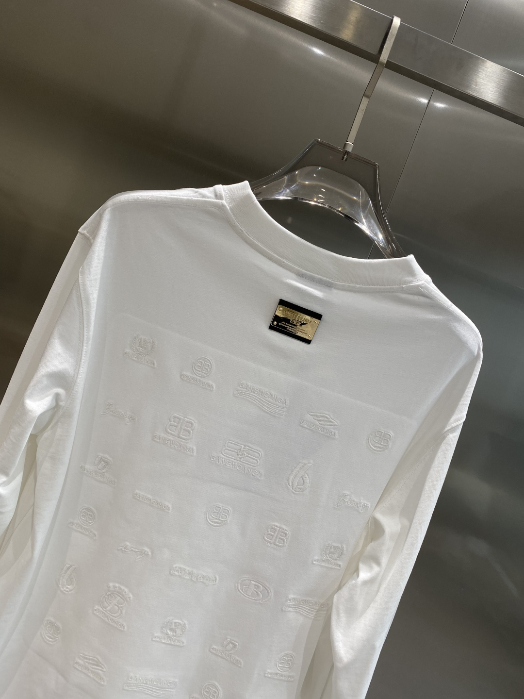 《𝙉𝙚𝙬🤍🖤巴黎家》2025ss长袖t恤 定制全棉双纱紧密爽滑面料，布面干净，布纹清晰，手感非常细腻 紧