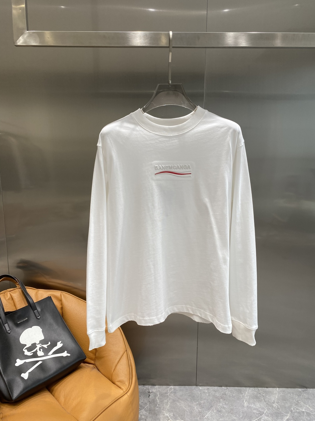 《𝙉𝙚𝙬🤍🖤巴黎家》2025ss长袖t恤 定制全棉双纱紧密爽滑面料，布面干净，布纹清晰，手感非常细腻 紧