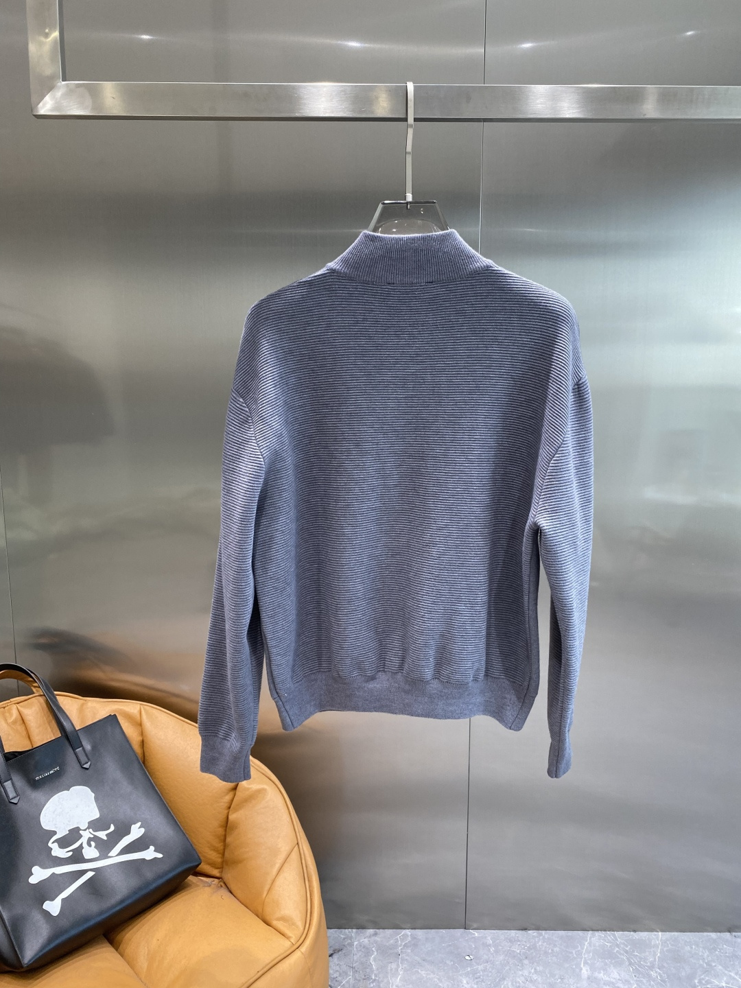 《🌾 𝙉𝙚𝙬🤍🖤驴家》2025秋冬新款绵羊毛拉链毛衣开衫，绵羊毛面料，手感柔软。 logo图案设计，贸易