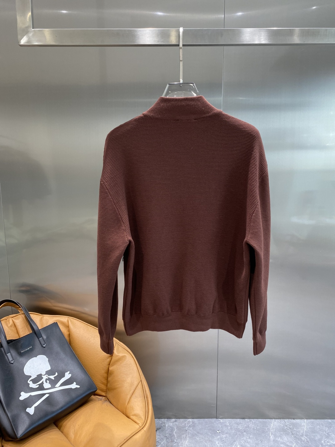 《🌾 𝙉𝙚𝙬🤍🖤驴家》2025秋冬新款绵羊毛拉链毛衣开衫，绵羊毛面料，手感柔软。 logo图案设计，贸易