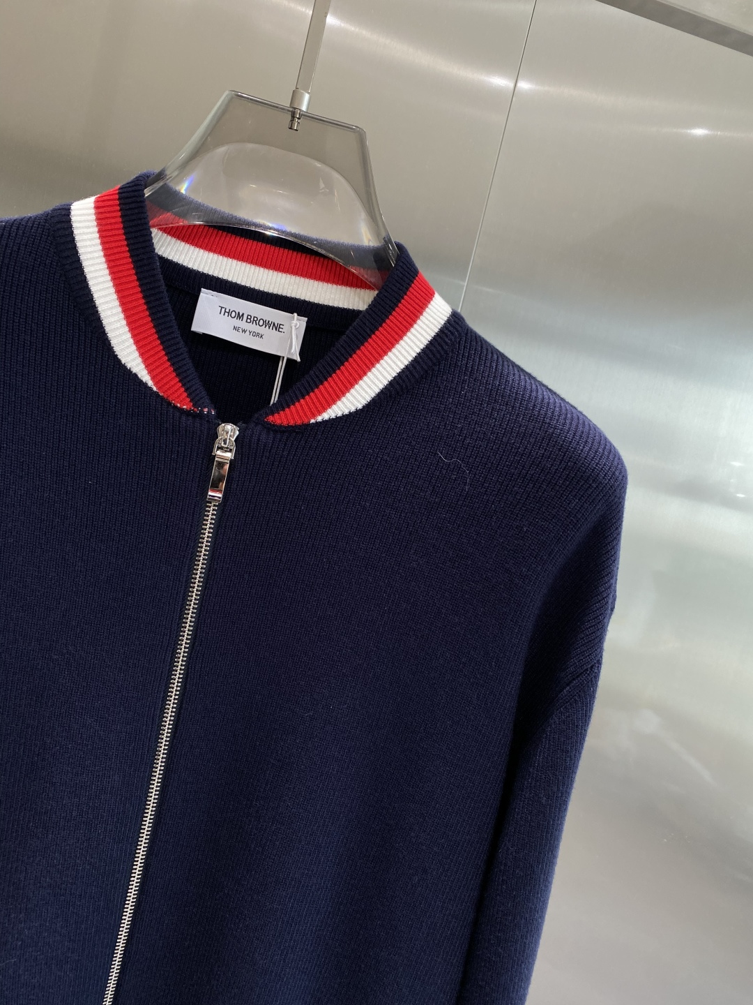 《🌾 𝙉𝙚𝙬🤍🖤TB家》2025秋冬新款男士羊毛针织开衫外套。专柜在售爆款单品，各大时尚买手明星人手一件