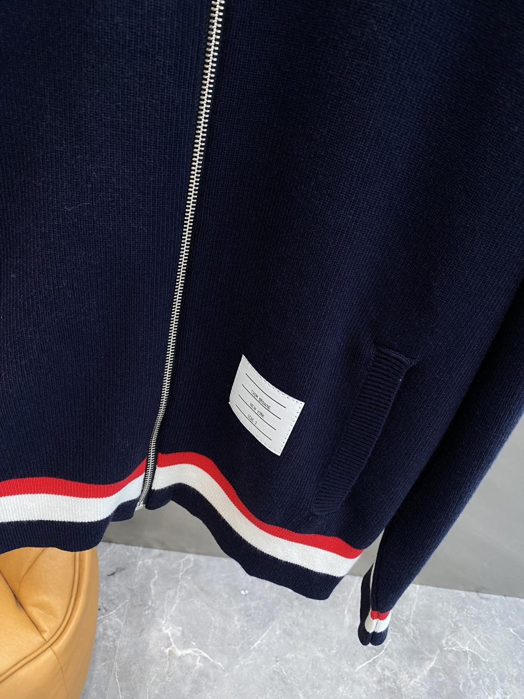 《🌾 𝙉𝙚𝙬🤍🖤TB家》2025秋冬新款男士羊毛针织开衫外套。专柜在售爆款单品，各大时尚买手明星人手一件