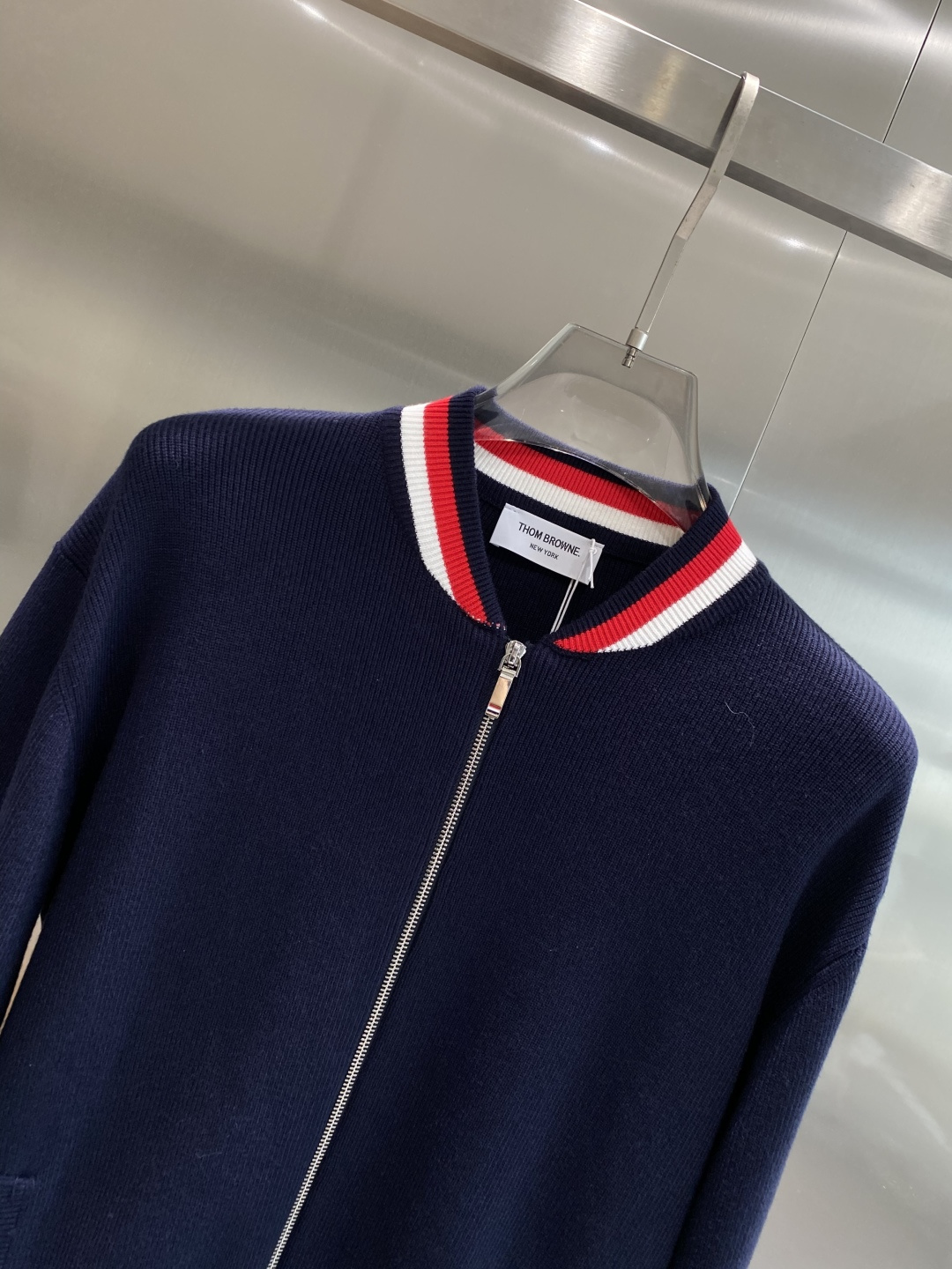 《🌾 𝙉𝙚𝙬🤍🖤TB家》2025秋冬新款男士羊毛针织开衫外套。专柜在售爆款单品，各大时尚买手明星人手一件