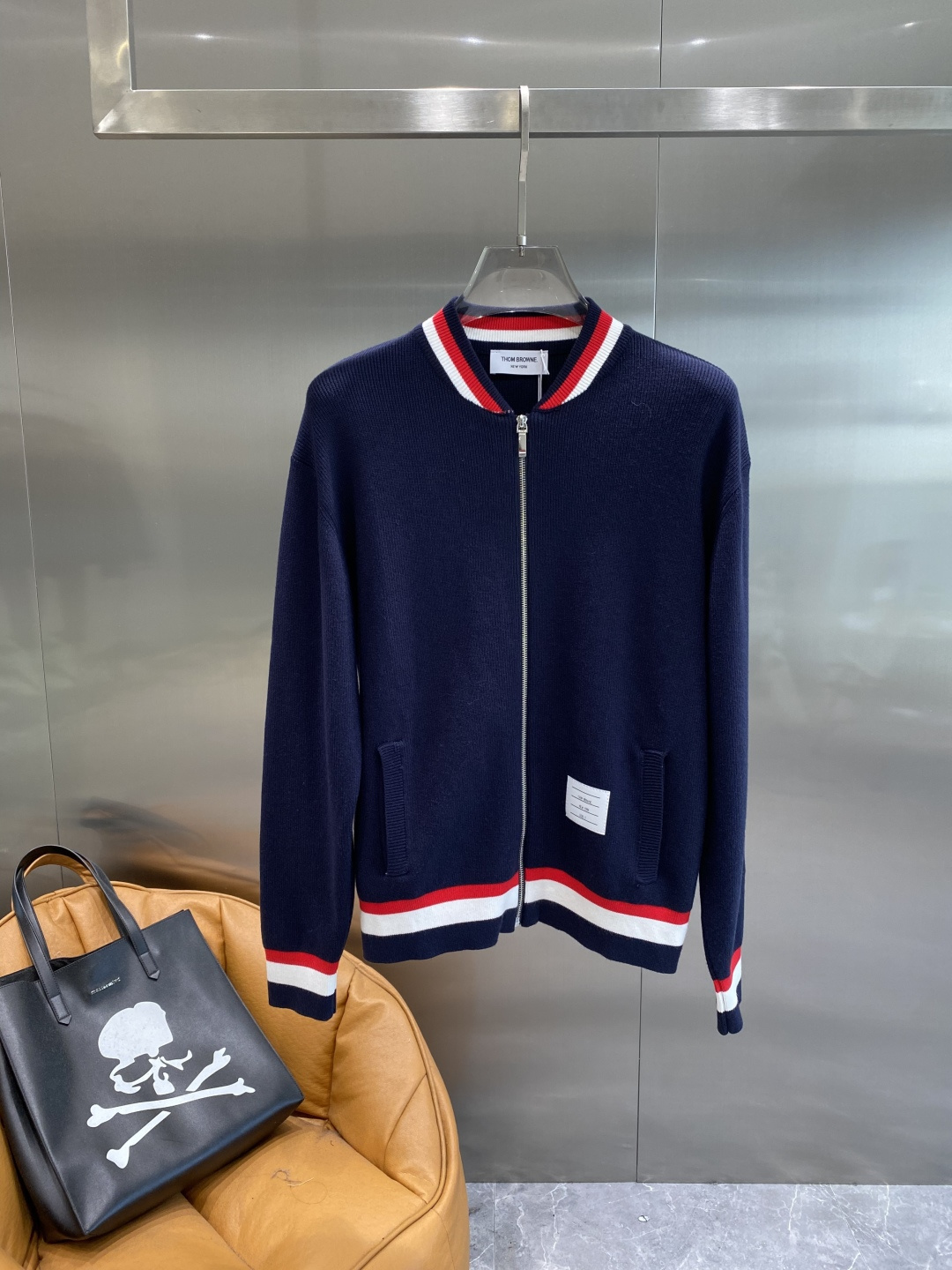 《🌾 𝙉𝙚𝙬🤍🖤TB家》2025秋冬新款男士羊毛针织开衫外套。专柜在售爆款单品，各大时尚买手明星人手一件