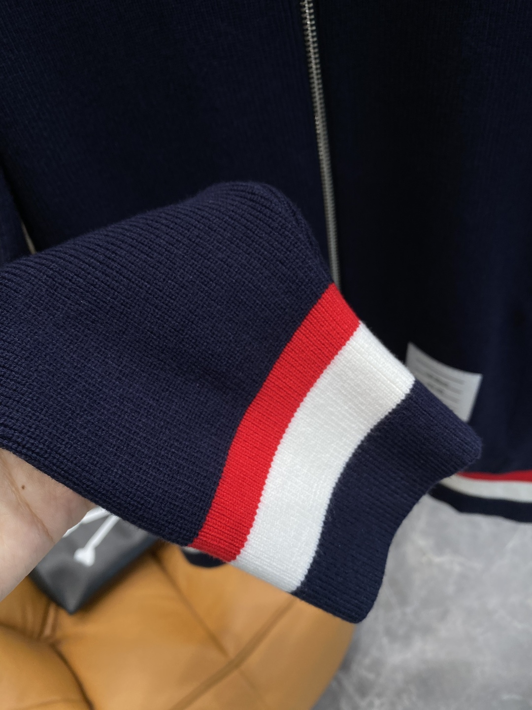 《🌾 𝙉𝙚𝙬🤍🖤TB家》2025秋冬新款男士羊毛针织开衫外套。专柜在售爆款单品，各大时尚买手明星人手一件