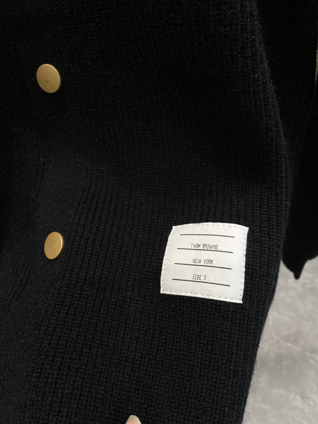 《🌾 𝙉𝙚𝙬🤍🖤TB家》2025秋冬新款男士羊毛针织开衫外套。专柜在售爆款单品，各大时尚买手明星人手一件