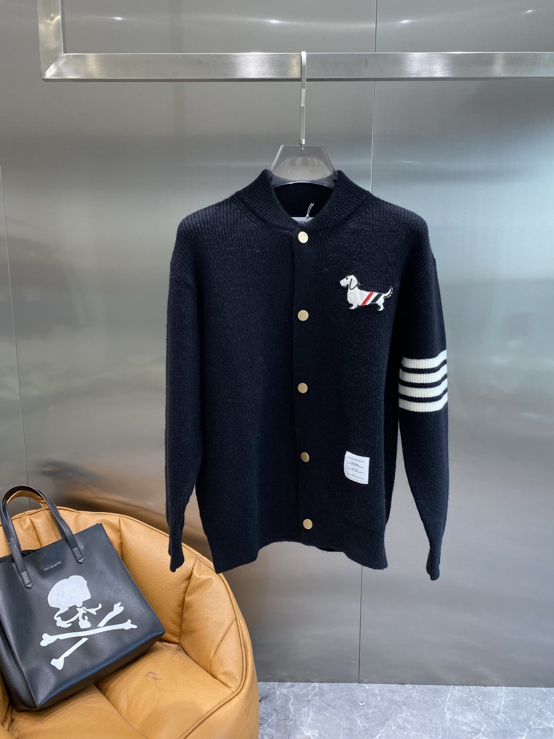 《🌾 𝙉𝙚𝙬🤍🖤TB家》2025秋冬新款男士羊毛针织开衫外套。专柜在售爆款单品，各大时尚买手明星人手一件