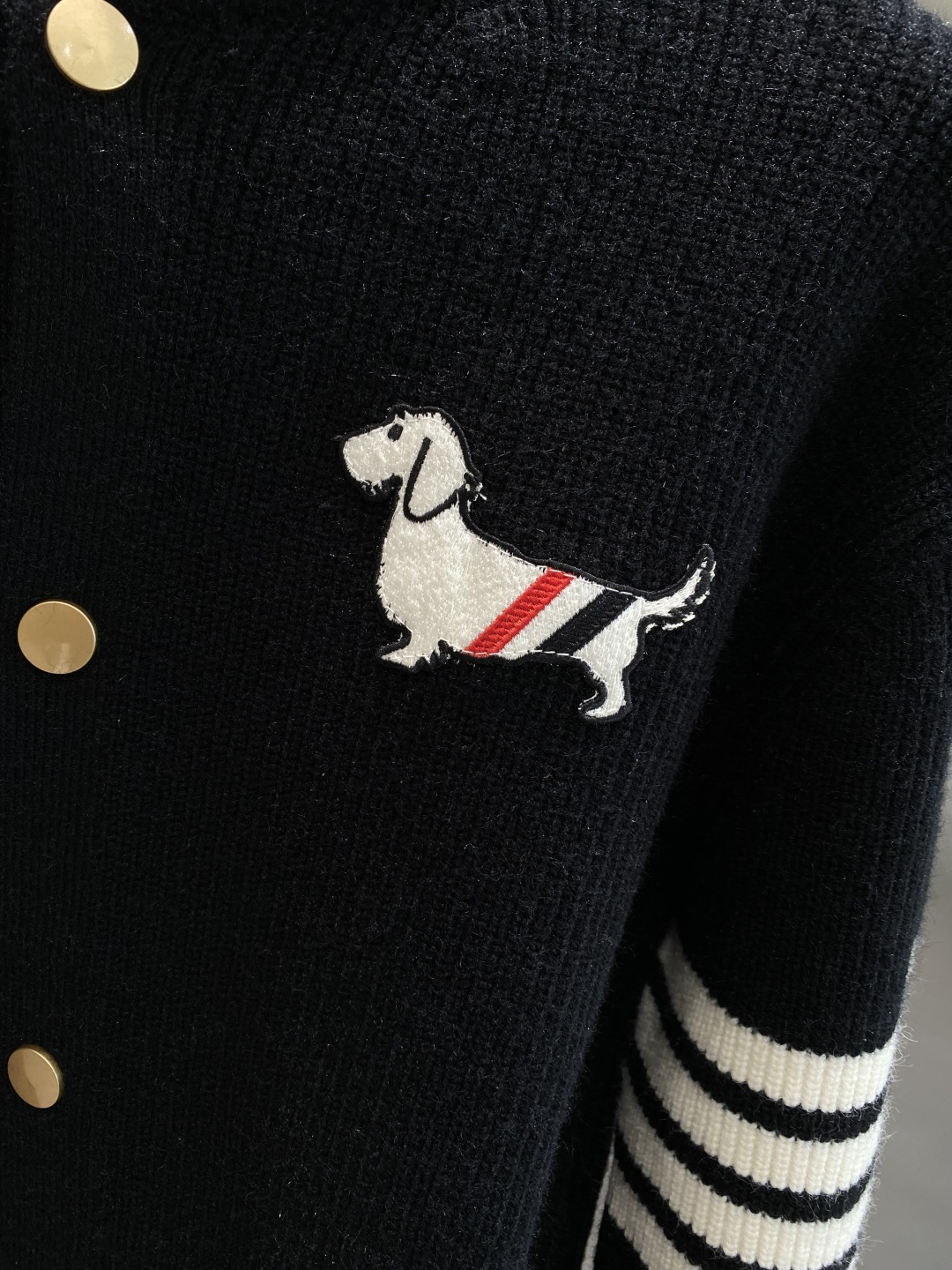 《🌾 𝙉𝙚𝙬🤍🖤TB家》2025秋冬新款男士羊毛针织开衫外套。专柜在售爆款单品，各大时尚买手明星人手一件