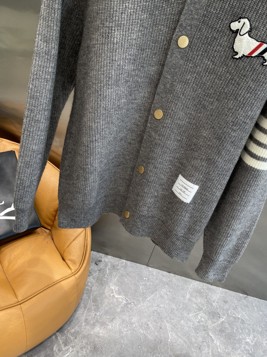 《🌾 𝙉𝙚𝙬🤍🖤TB家》2025秋冬新款男士羊毛针织开衫外套。专柜在售爆款单品，各大时尚买手明星人手一件