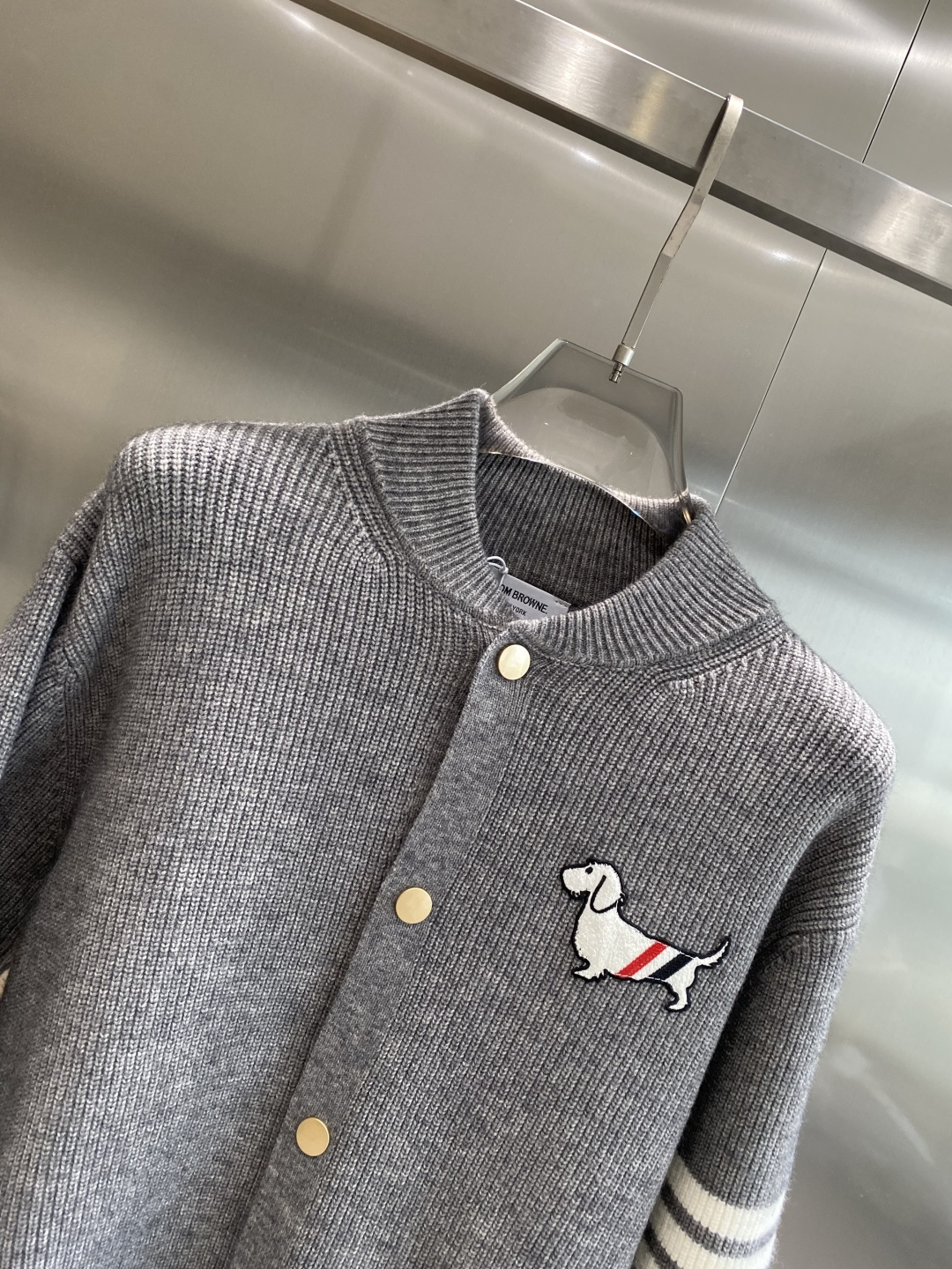 《🌾 𝙉𝙚𝙬🤍🖤TB家》2025秋冬新款男士羊毛针织开衫外套。专柜在售爆款单品，各大时尚买手明星人手一件