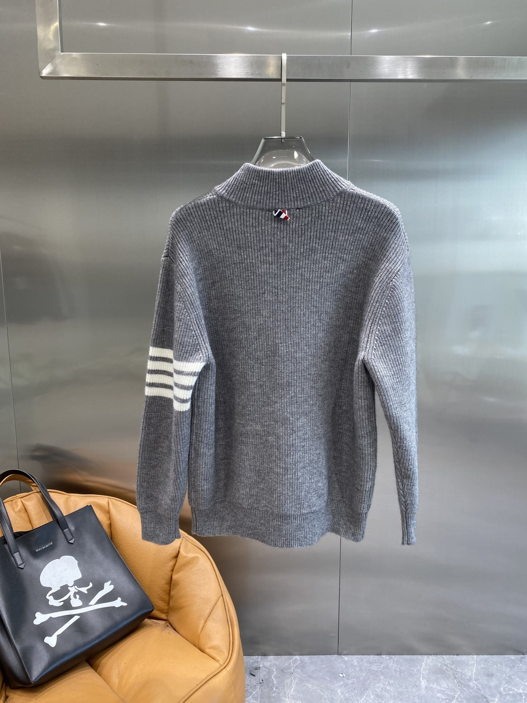 《🌾 𝙉𝙚𝙬🤍🖤TB家》2025秋冬新款男士羊毛针织开衫外套。专柜在售爆款单品，各大时尚买手明星人手一件