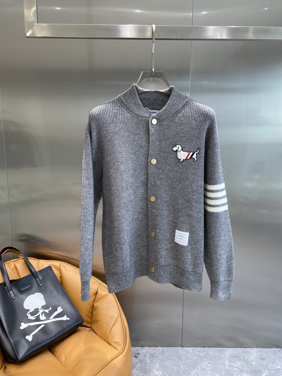 《🌾 𝙉𝙚𝙬🤍🖤TB家》2025秋冬新款男士羊毛针织开衫外套。专柜在售爆款单品，各大时尚买手明星人手一件