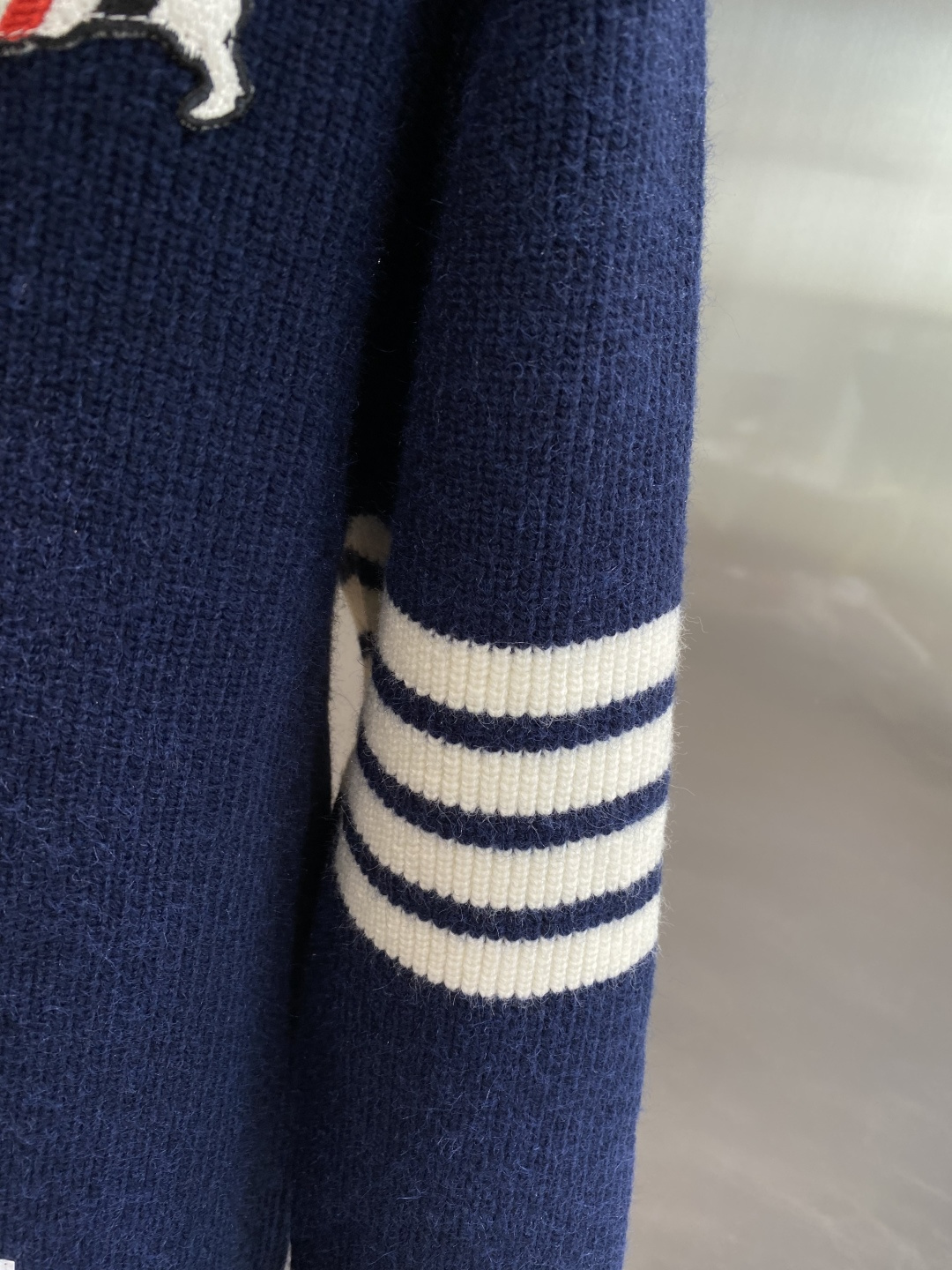 《🌾 𝙉𝙚𝙬🤍🖤TB家》2025秋冬新款男士羊毛针织开衫外套。专柜在售爆款单品，各大时尚买手明星人手一件