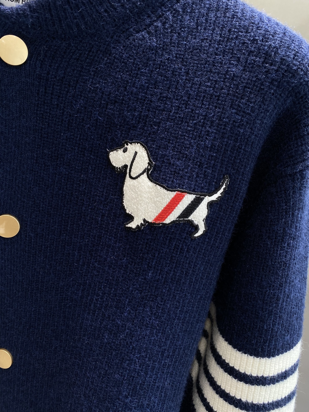 《🌾 𝙉𝙚𝙬🤍🖤TB家》2025秋冬新款男士羊毛针织开衫外套。专柜在售爆款单品，各大时尚买手明星人手一件