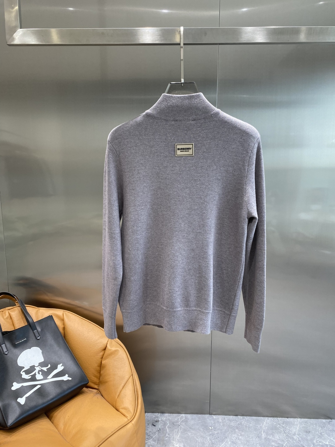 《🌾 𝙉𝙚𝙬🤍🖤巴家》2025秋冬新款男士羊毛针织开衫外套。专柜在售爆款单品，各大时尚买手明星人手一件的