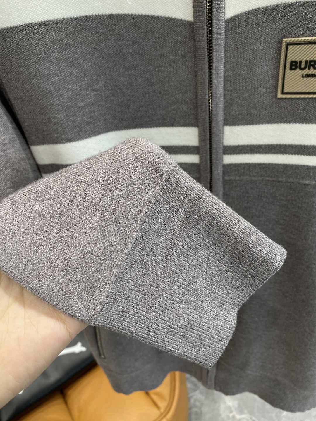 《🌾 𝙉𝙚𝙬🤍🖤巴家》2025秋冬新款男士羊毛针织开衫外套。专柜在售爆款单品，各大时尚买手明星人手一件的