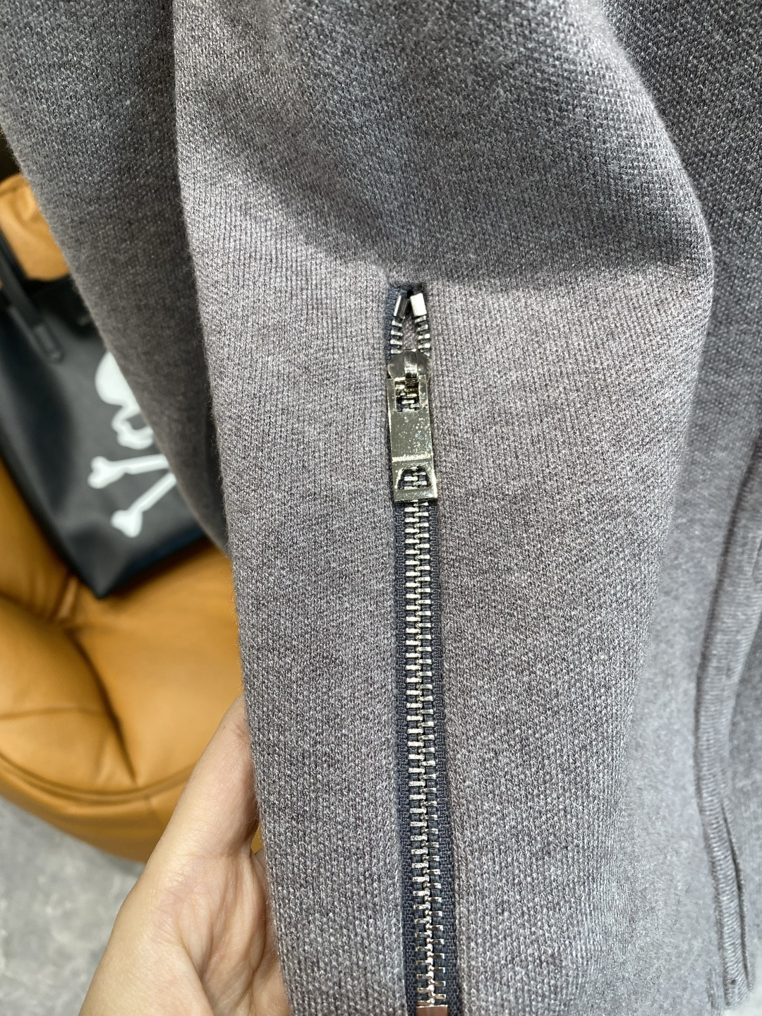 《🌾 𝙉𝙚𝙬🤍🖤巴家》2025秋冬新款男士羊毛针织开衫外套。专柜在售爆款单品，各大时尚买手明星人手一件的