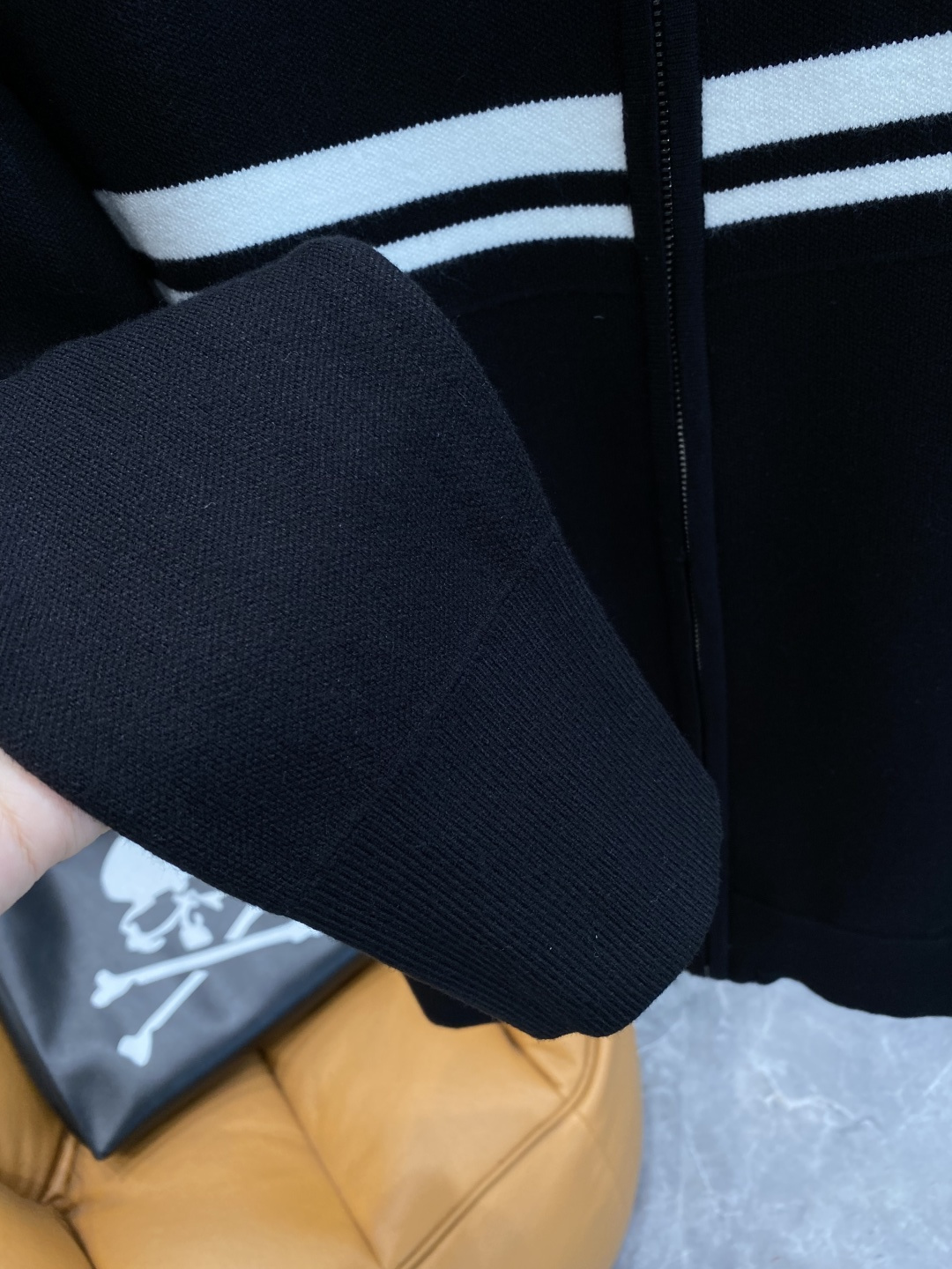 《🌾 𝙉𝙚𝙬🤍🖤巴家》2025秋冬新款男士羊毛针织开衫外套。专柜在售爆款单品，各大时尚买手明星人手一件的