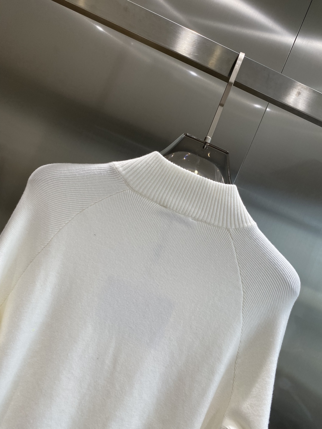 《🌾 𝙉𝙚𝙬🤍🖤普家》25ss秋冬 最新最顶级开衫羊毛针织衫开衫毛衣，精致配色融合新款潮开衫，最顶级的品