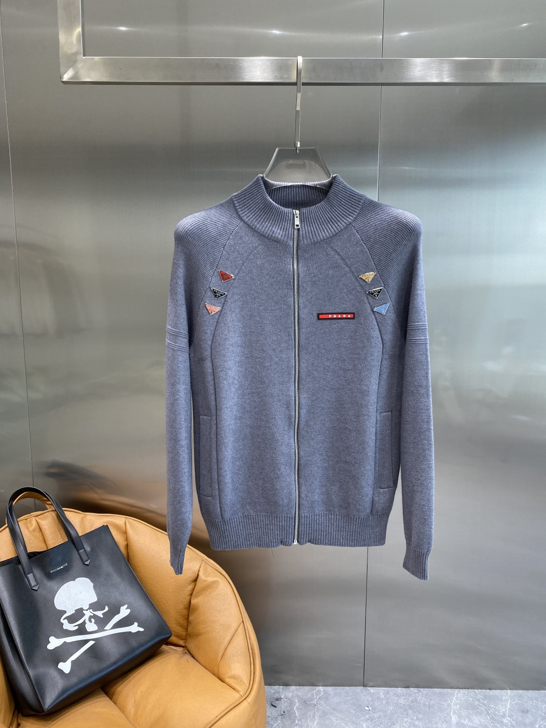 《🌾 𝙉𝙚𝙬🤍🖤普家》25ss秋冬 最新最顶级开衫羊毛针织衫开衫毛衣，精致配色融合新款潮开衫，最顶级的品