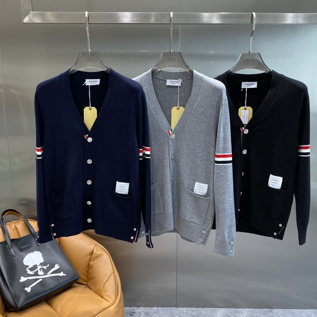 《🌾 𝙉𝙚𝙬🤍🖤TB家》25ss秋冬 最新最顶级开衫羊毛针织衫开衫毛衣，精致配色融合新款潮开衫，最顶级的