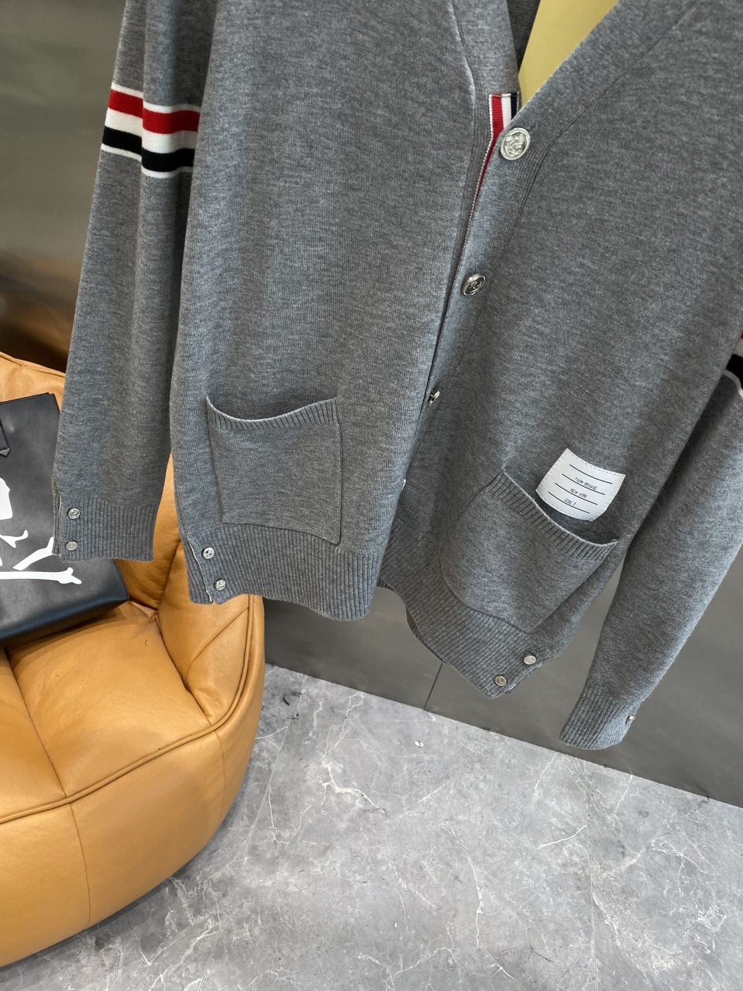 《🌾 𝙉𝙚𝙬🤍🖤TB家》25ss秋冬 最新最顶级开衫羊毛针织衫开衫毛衣，精致配色融合新款潮开衫，最顶级的