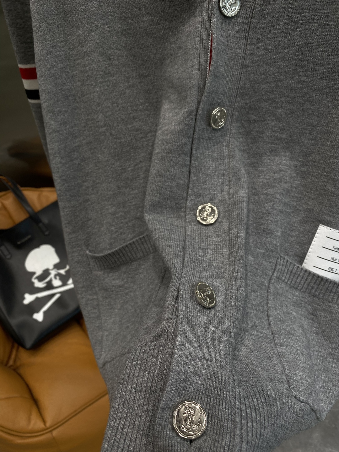 《🌾 𝙉𝙚𝙬🤍🖤TB家》25ss秋冬 最新最顶级开衫羊毛针织衫开衫毛衣，精致配色融合新款潮开衫，最顶级的