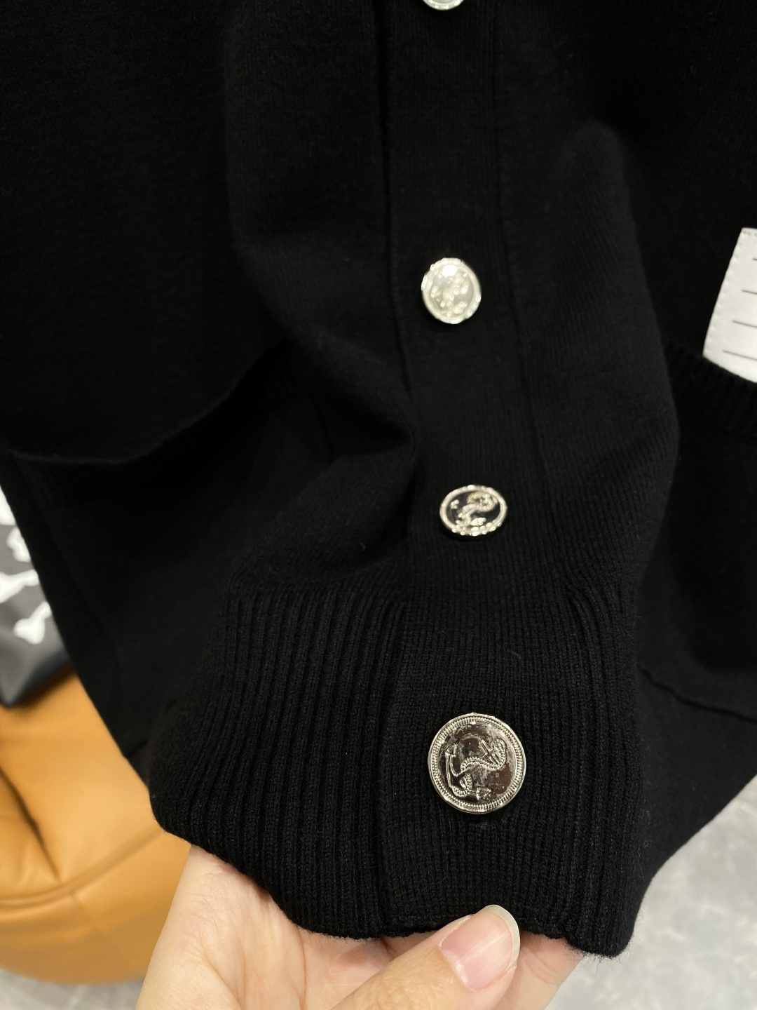 《🌾 𝙉𝙚𝙬🤍🖤TB家》25ss秋冬 最新最顶级开衫羊毛针织衫开衫毛衣，精致配色融合新款潮开衫，最顶级的