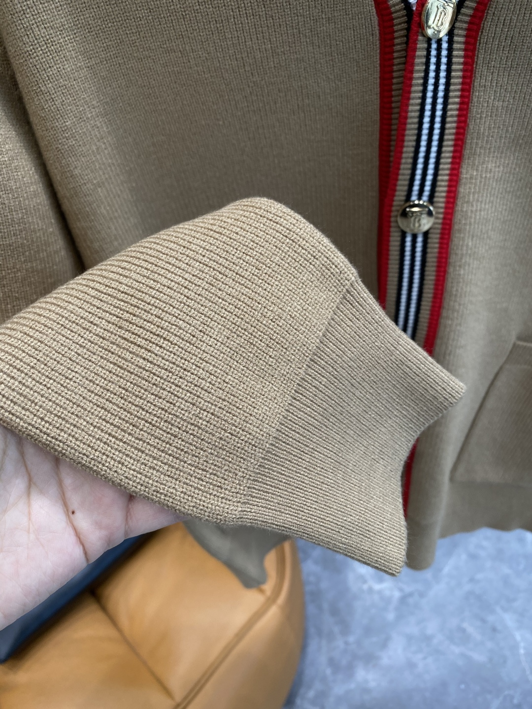 《🌾 𝙉𝙚𝙬🤍🖤巴家》25ss秋冬 最新最顶级开衫羊毛针织衫开衫毛衣，精致配色融合新款潮开衫，最顶级的品