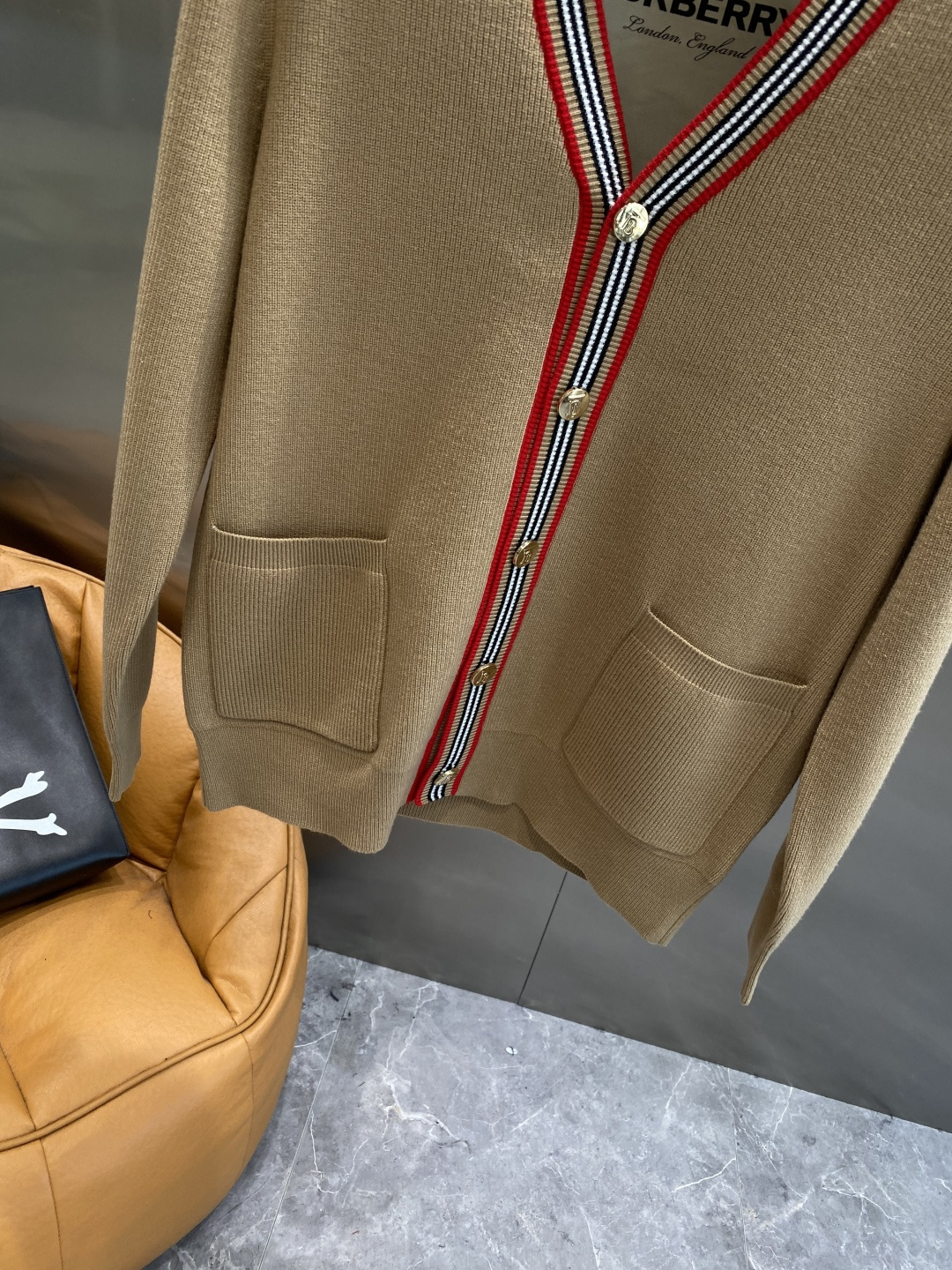 《🌾 𝙉𝙚𝙬🤍🖤巴家》25ss秋冬 最新最顶级开衫羊毛针织衫开衫毛衣，精致配色融合新款潮开衫，最顶级的品