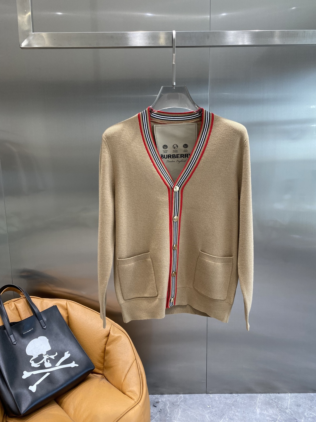 《🌾 𝙉𝙚𝙬🤍🖤巴家》25ss秋冬 最新最顶级开衫羊毛针织衫开衫毛衣，精致配色融合新款潮开衫，最顶级的品