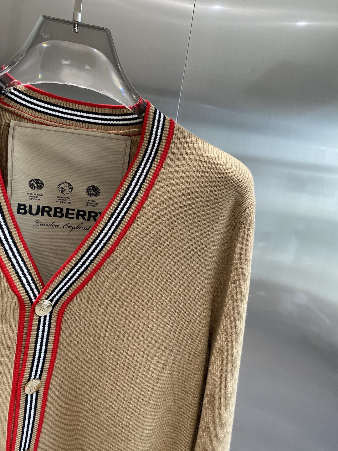 《🌾 𝙉𝙚𝙬🤍🖤巴家》25ss秋冬 最新最顶级开衫羊毛针织衫开衫毛衣，精致配色融合新款潮开衫，最顶级的品