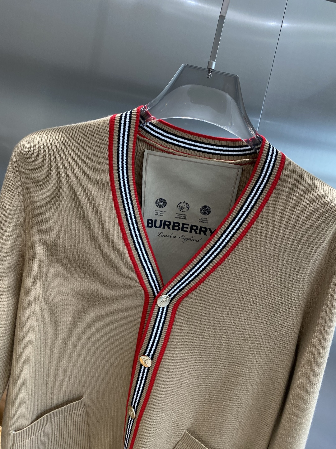 《🌾 𝙉𝙚𝙬🤍🖤巴家》25ss秋冬 最新最顶级开衫羊毛针织衫开衫毛衣，精致配色融合新款潮开衫，最顶级的品