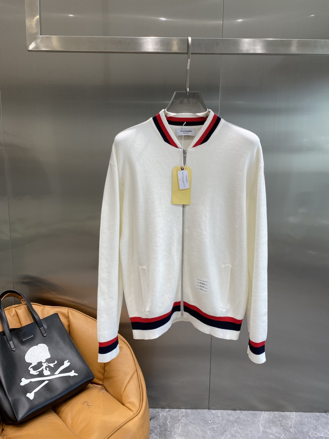 《🌾 𝙉𝙚𝙬🤍🖤TB家》2025秋冬新款男士羊毛针织开衫外套。专柜在售爆款单品，各大时尚买手明星人手一件