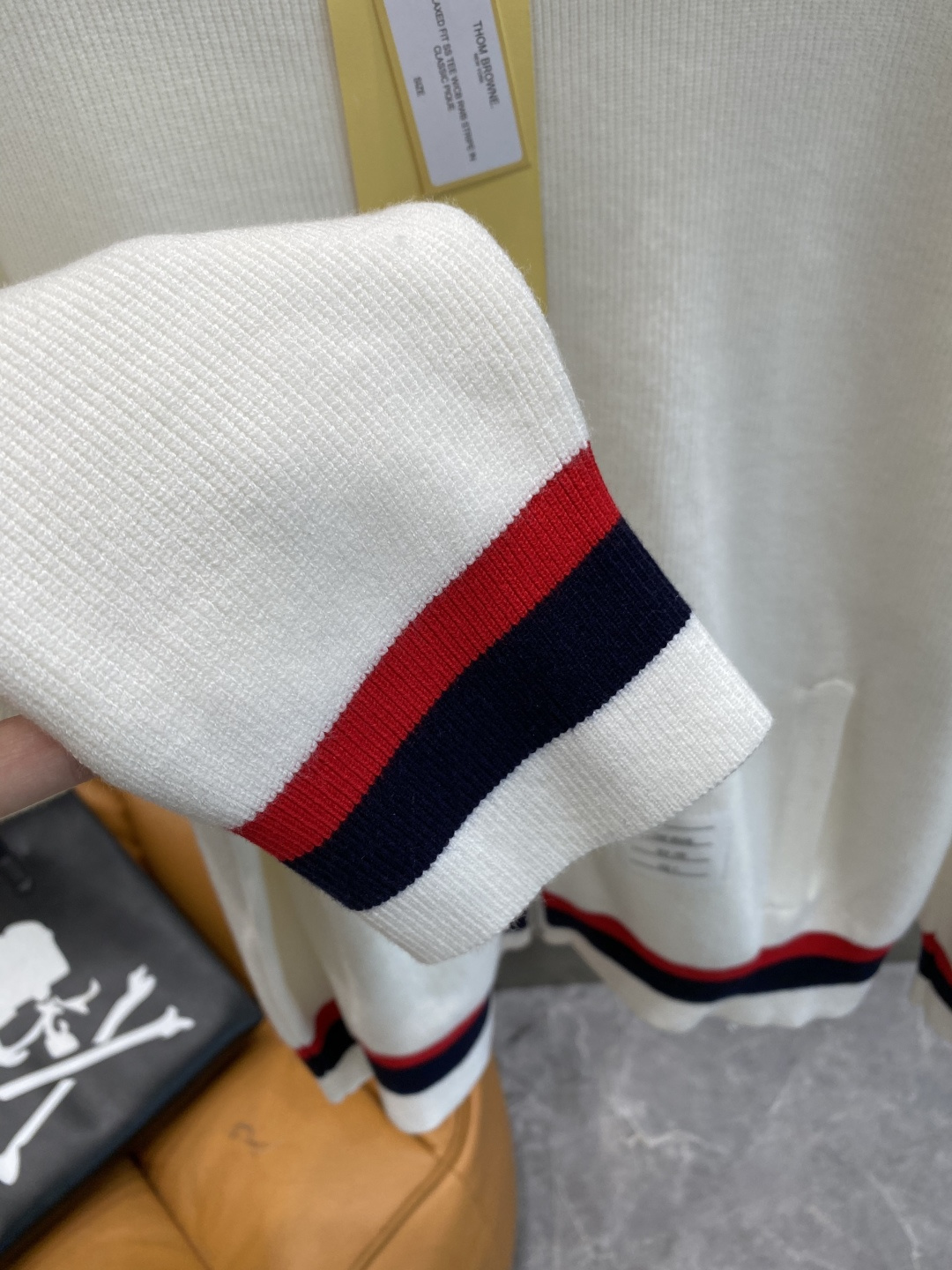 《🌾 𝙉𝙚𝙬🤍🖤TB家》2025秋冬新款男士羊毛针织开衫外套。专柜在售爆款单品，各大时尚买手明星人手一件