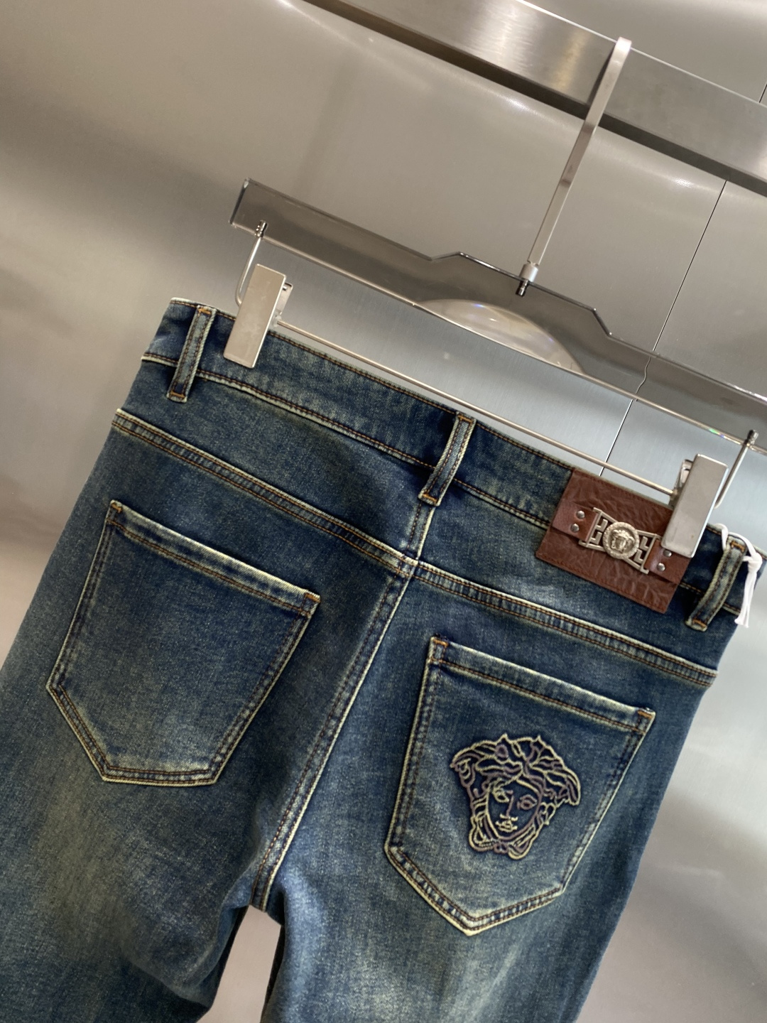 《𝙉𝙚𝙬🤍🖤范家》2025最新品牛仔裤 专柜热销款 品味与价值共享 身穿着非常舒适 低调不失奢华 穿出去