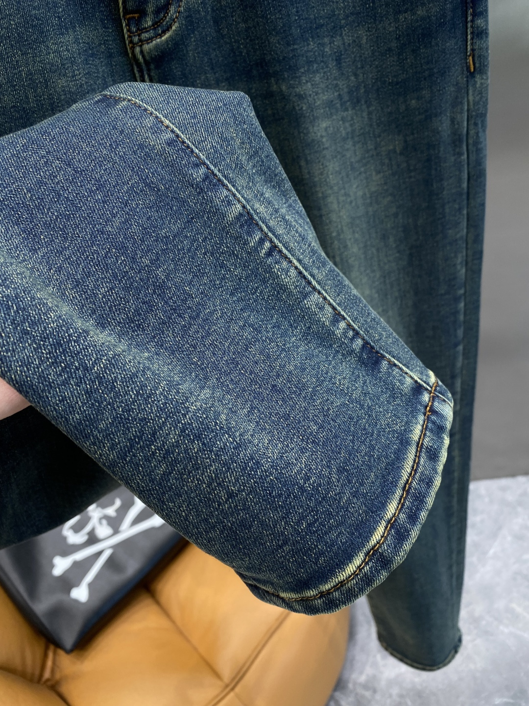 《𝙉𝙚𝙬🤍🖤范家》2025最新品牛仔裤 专柜热销款 品味与价值共享 身穿着非常舒适 低调不失奢华 穿出去