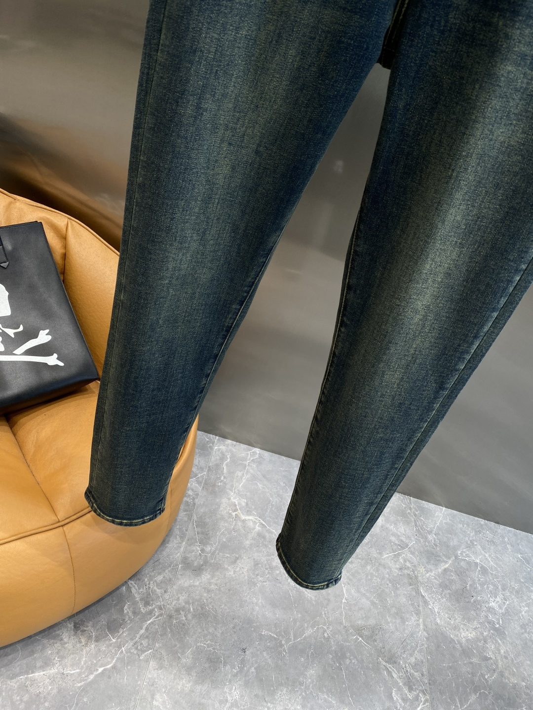 《𝙉𝙚𝙬🤍🖤范家》2025最新品牛仔裤 专柜热销款 品味与价值共享 身穿着非常舒适 低调不失奢华 穿出去