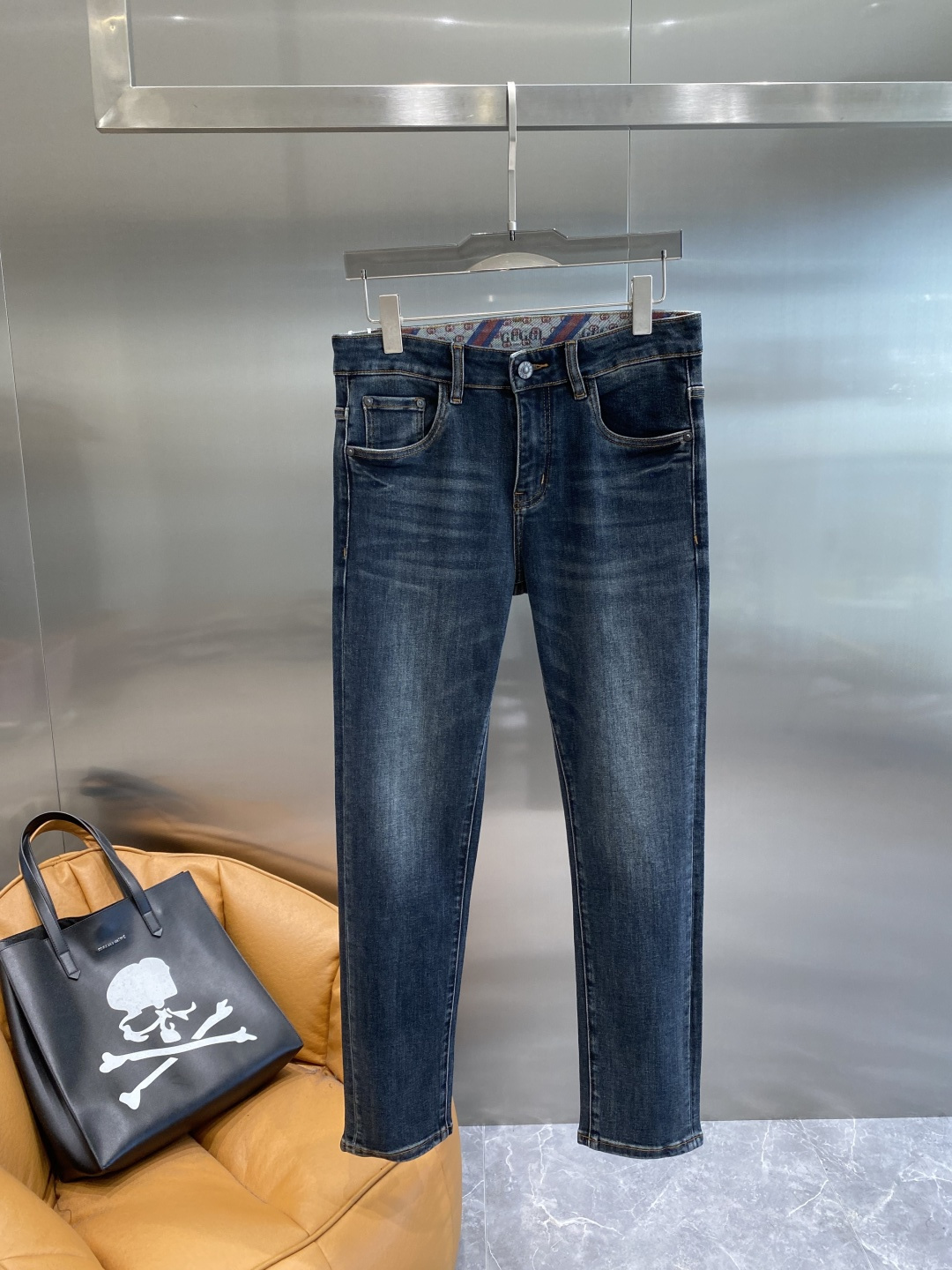 《𝙉𝙚𝙬🤍🖤古家》2025最新品牛仔裤 专柜热销款 品味与价值共享 身穿着非常舒适 低调不失奢华 穿出去