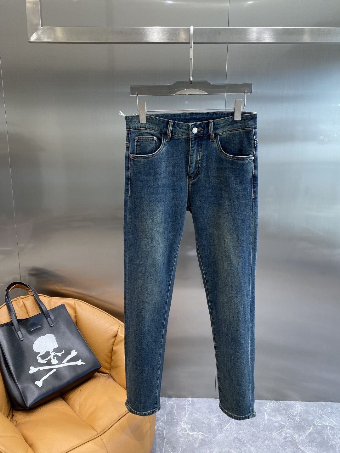 《𝙉𝙚𝙬🤍🖤蒙家》25ss秋冬牛仔 超级有范儿的一款牛仔裤，定制原版水洗牛仔面料，独特设计，顶级工艺字母